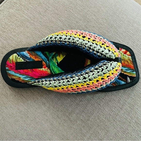 NEW Farm Rio Black Banana puffy Fluffy crochet flip flop sandals size 8 - Picture 4 of 7